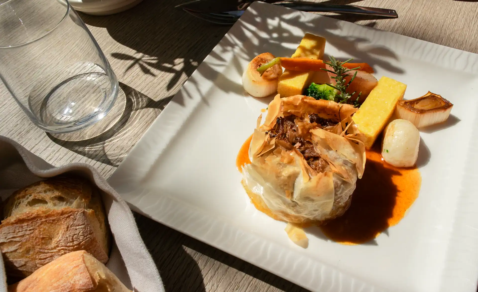 Croustillant d'épaule d'agneau confit aux parfums méditerranéens, Restaurant Philip